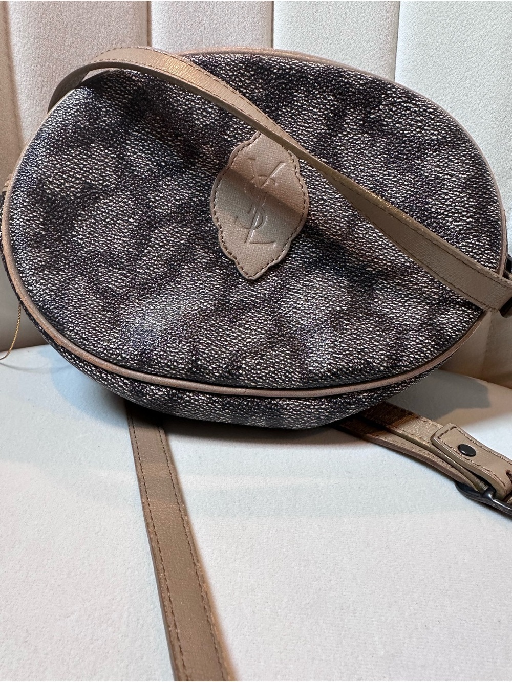 YSL Vintage Giraffe Print
Canvas and Leather Crossbody bag